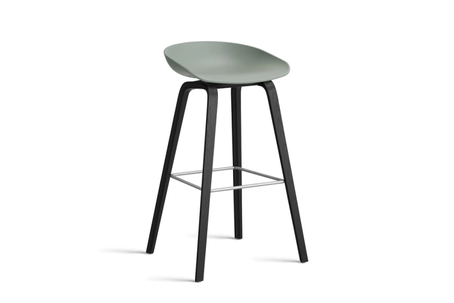 AA004-D144-AA51_AAS 32 H75 fall green 2.0 shell_black wb laquered oak base_stainless steel footrest.jpg