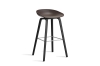 AA004-D132-AA51_AAS 32 H75 raisin 2.0 shell_black wb laquered oak base_stainless steel footrest.jpg
