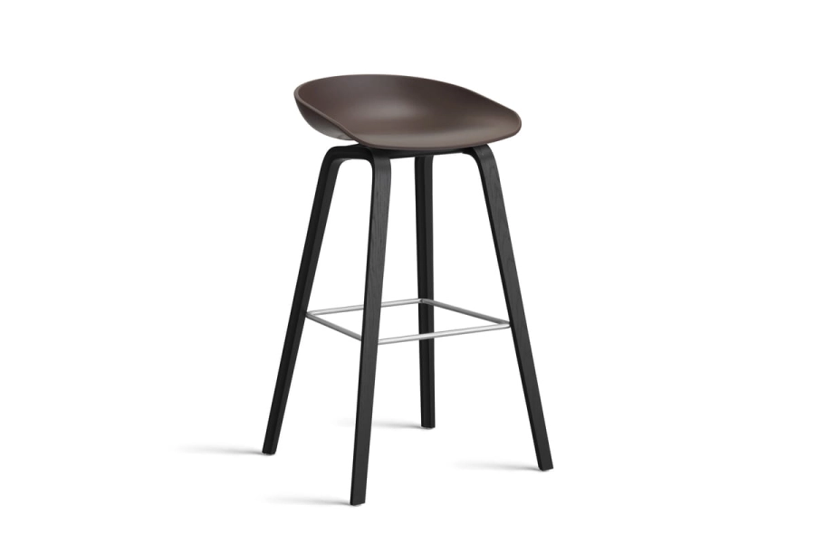 AA004-D132-AA51_AAS 32 H75 raisin 2.0 shell_black wb laquered oak base_stainless steel footrest.jpg