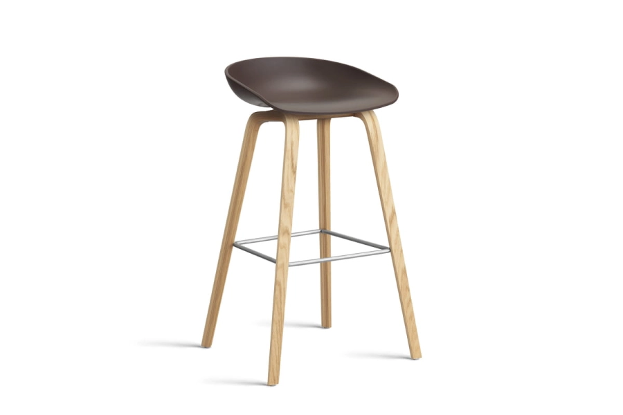 AA006-D132-AA51_AAS 32 H75 raisin 2.0 shell_wb laquered oak base_stainless steel footrest.jpg