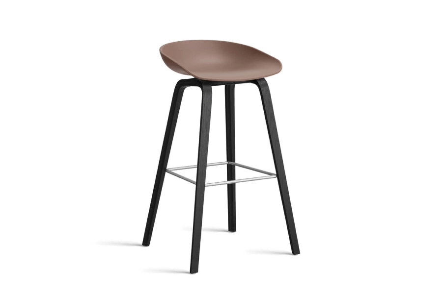 AA004-D147-AA51_AAS 32 H75 soft brick 2.0 shell_black wb laquered oak base_stainless steel footrest.jpg