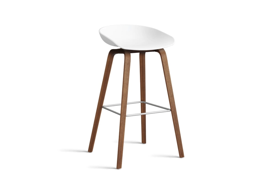 AB245-D159-AA51_AAS 32 H75 white 2.0 shell_wb laquered walnut base_stainless steel footrest.jpg
