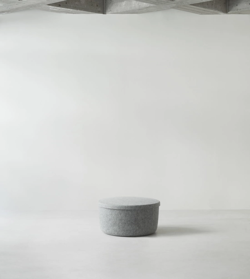 2023_Hide_Pouf_Large_Grey_01.jpg