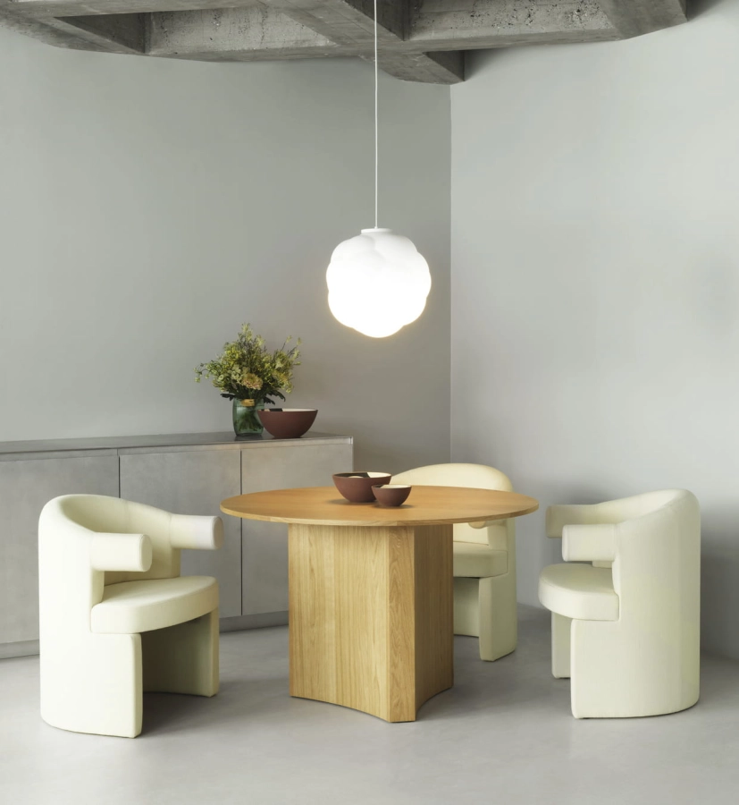 2023_Bue_Table_Oak_Burra_Chair_Vidar_1511_Bubba_Lamp_Ø42_02.jpg