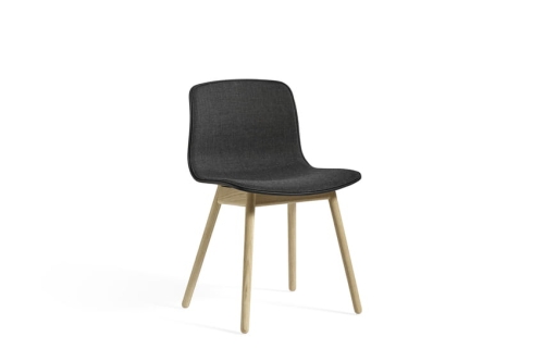 AA123-A004-AA01-01DT_AAC 12 black 2.0 shell front uph Remix 173_wb lacquered oak base.jpg