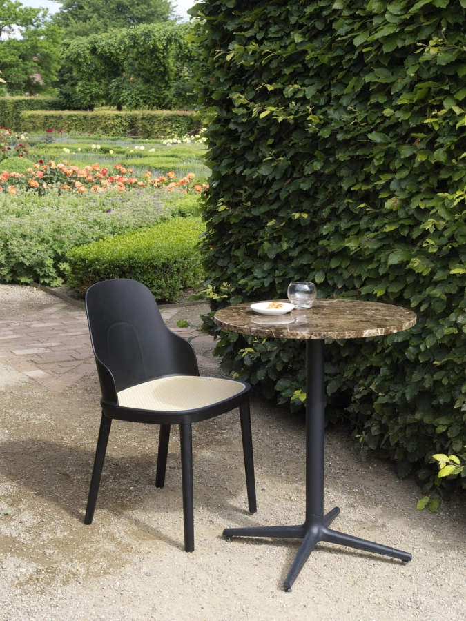 2021_Allez_Chair_Molded_Wicker_Seat_Black_Allez_Table_4L_Marble_Coffee_H75_Ø60cm_01.jpg
