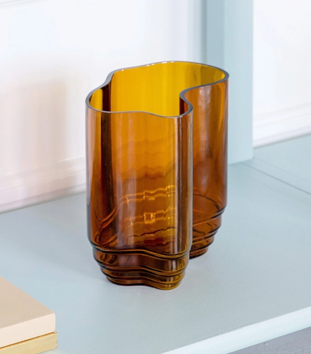 lake-vase-ravfarvet-300206-30403444342993.jpg.webp