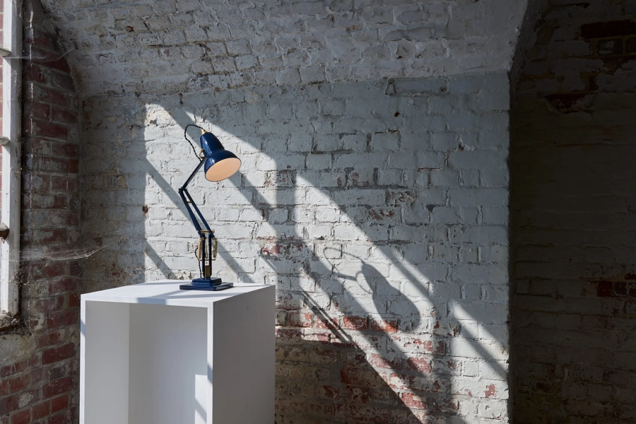 original-1227-brass-desk-lamp-ink-blue-3.jpg