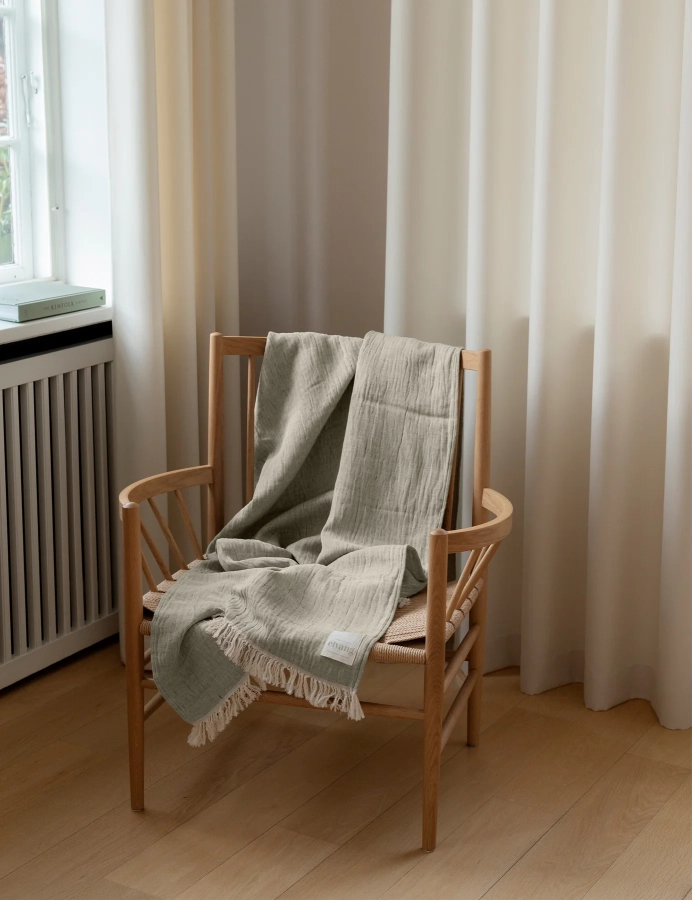 Lavender_throw-Throw-50010-Bottle_green-7_9feb2919-131f-47ba-8f93-8fb3b6f9644c_1800x1800.webp