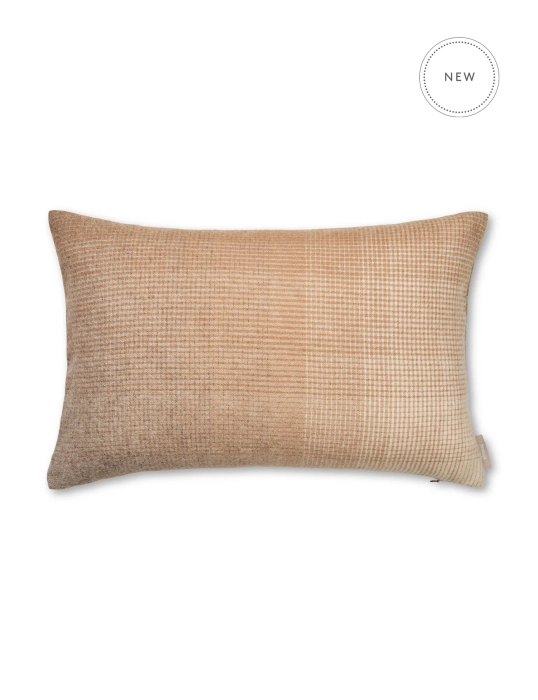 Horizon_cushion_cover_40x60_cm-Cushion-90003-Camel-7_6cd9197d-a075-4974-83c1-31e9ff7ada94_1800x1800.webp