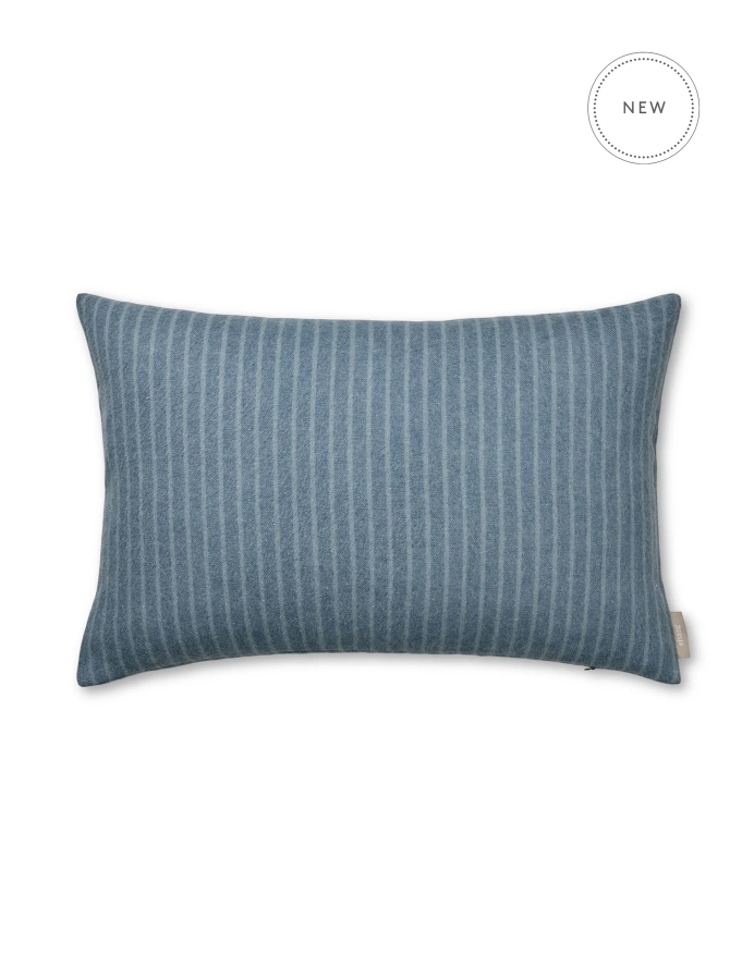 Stripes_cushion_cover_40x60cm-Cushion-90004-Mirage_blue-9_1800x1800.webp