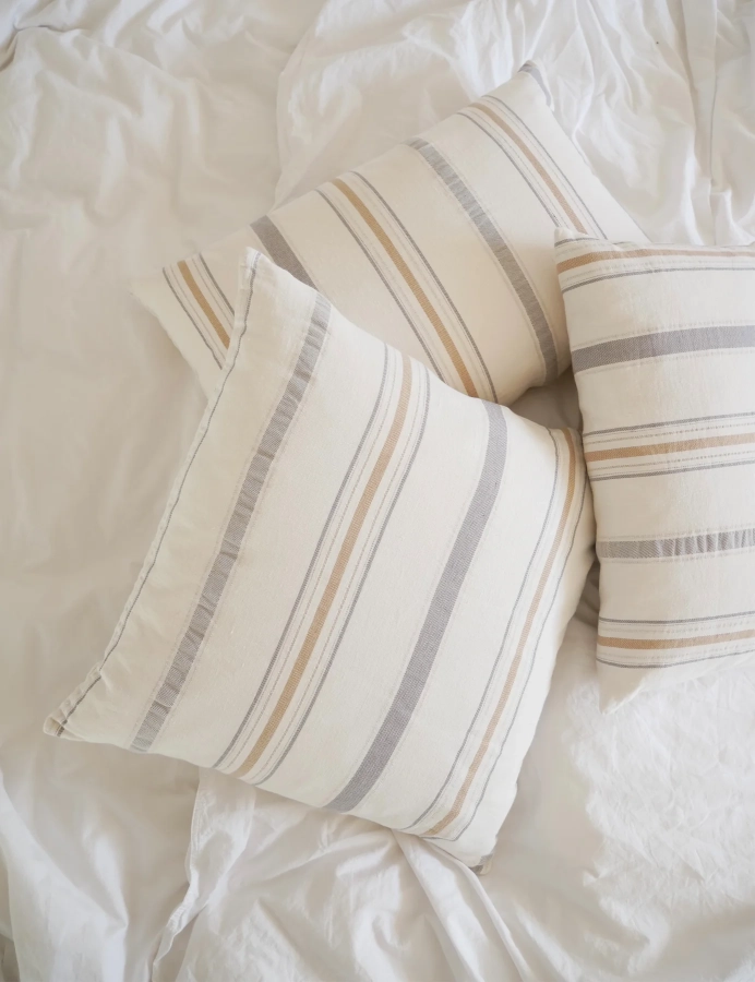 Bellis_cushion_cushion_cover_30x50_cm-Cushion-95009-2_1800x1800.webp