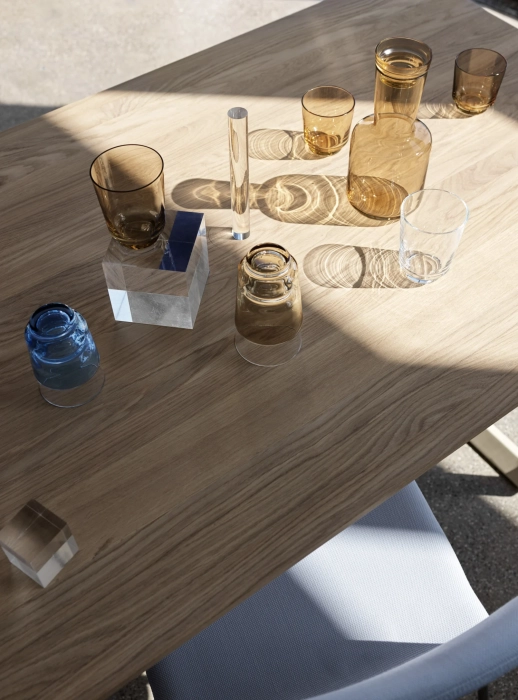 19813-en-raise-carafe-glass-dark-blue-burnt-orange-clear-muuto-org.webp