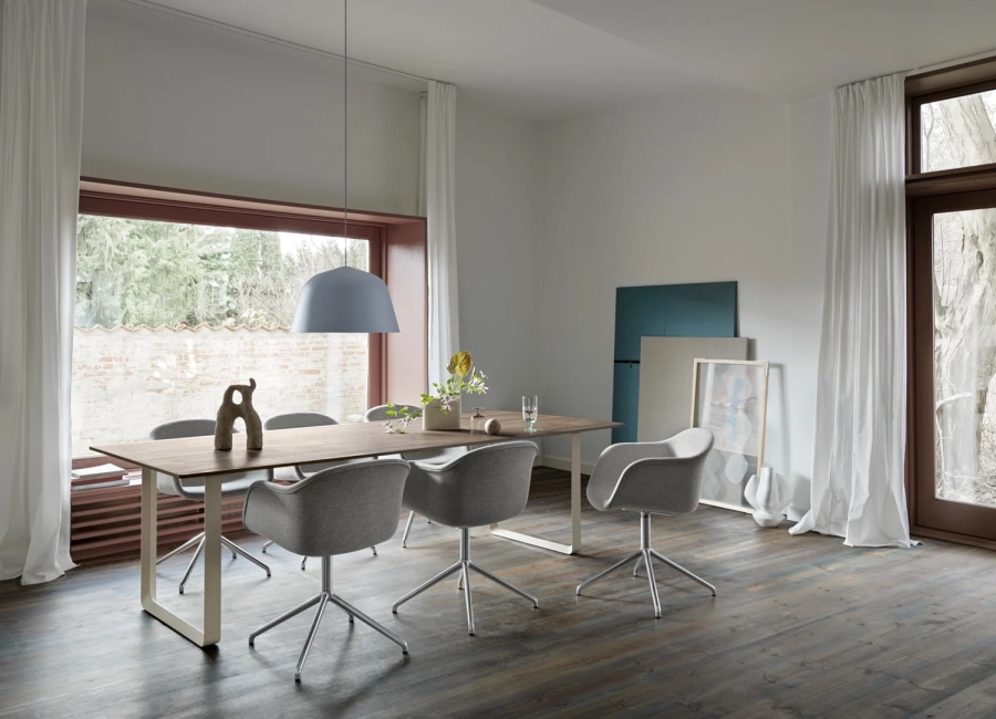 13194-en-70-70-smoked-oak-sand-ambit-o55-light-blue-fiber-armchair-swivel-chrome-clay-12-ridge-vase-muuto-org.webp