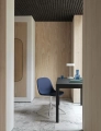 19962-en-workshop-table-130-65-black-fiber-side-swivel-chrome-twill-weave-780-linear-table-lamp-raise-indigo-arrange-framed-dark-green-muuto-org_v2.webp