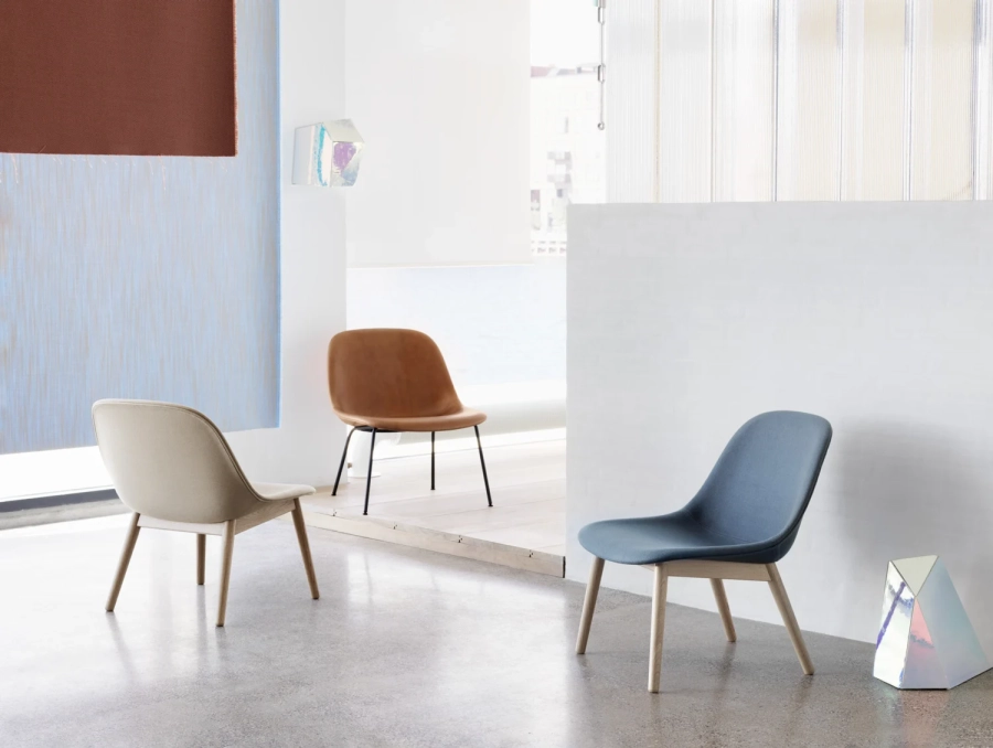 4085-en-fiber-lounge-chair-pr-divina-154-st-trio-236-cognac-refine-wide-muuto-org.webp