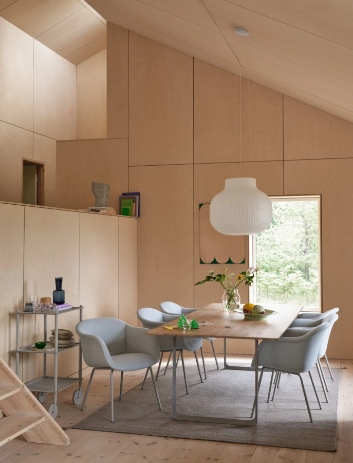 26092-en-fiber-soft-armchair-ecriture-710-grey-70-70-oak-grey-255x108-mere-bowl-light-green-strand-60-ply-rug-light-grey-muuto-org.webp