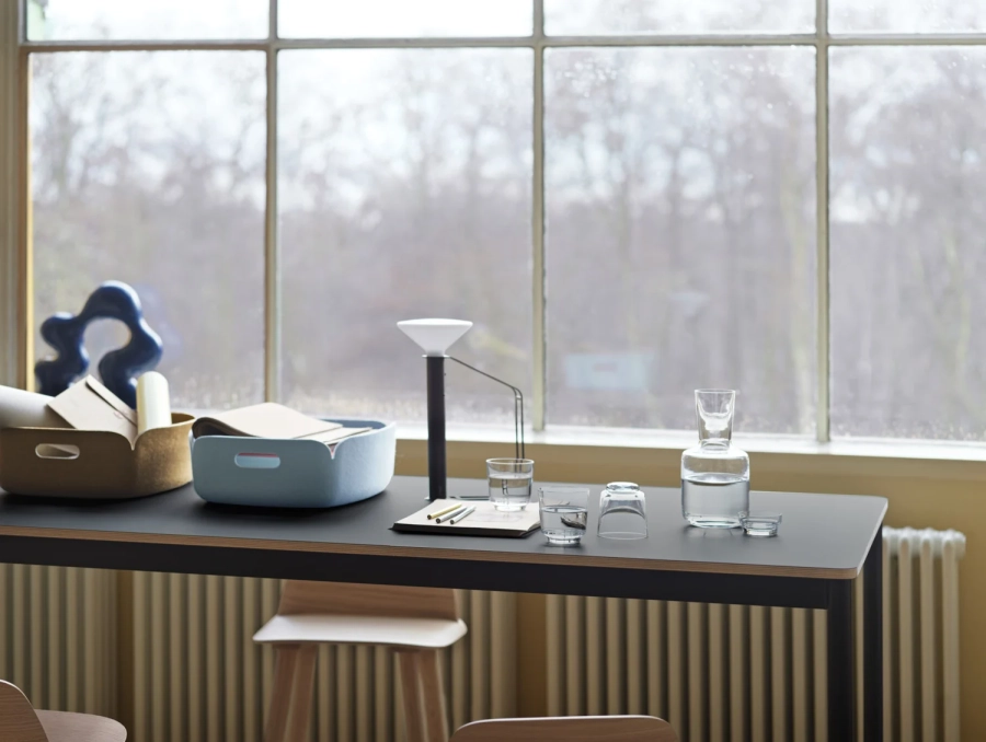 23842-en-piton-portable-lamp-black-base-high-190x85-h105-black-plywood-black-nerd-bar-restore-tray-brown-green-light-blue-raise-muuto-org.webp