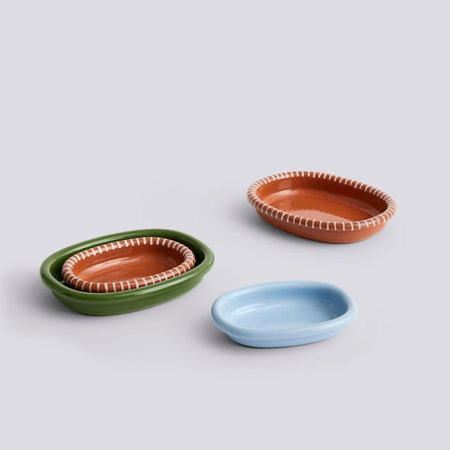barro-oval-dish_model.jpg