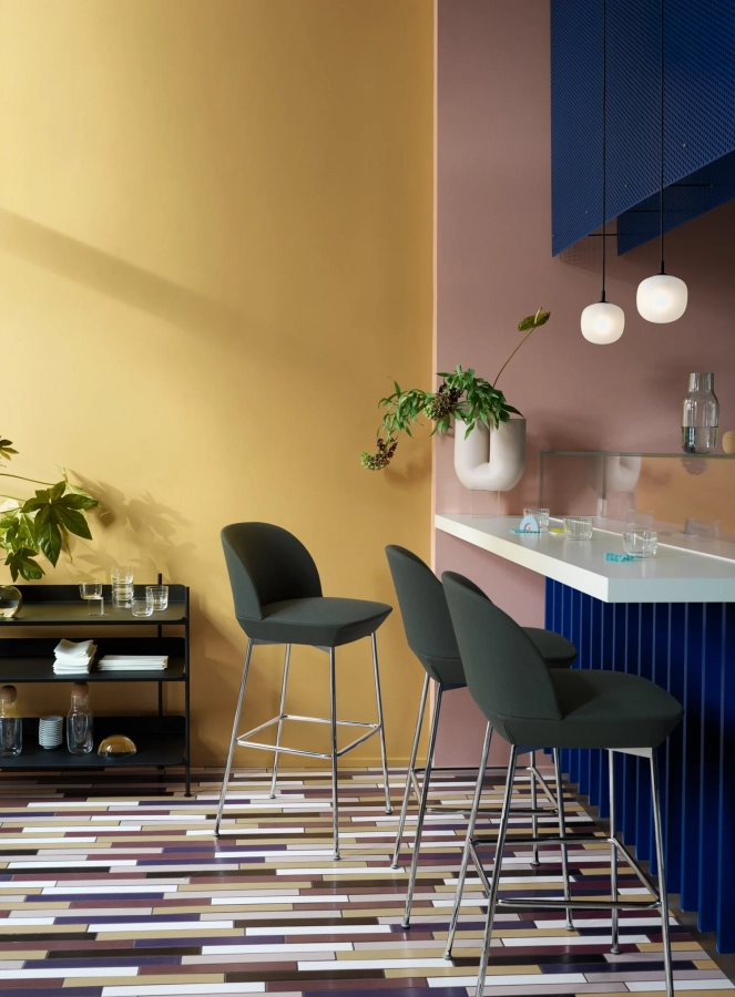 4858-en-oslo-bar-stool-twill-weave-990-chrome-rime-pendant-black-kink-compile-muuto-org.webp