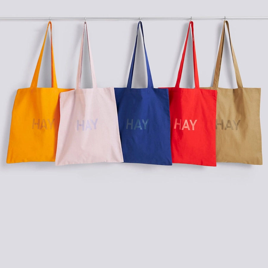 hay-tote-bag_model.jpg