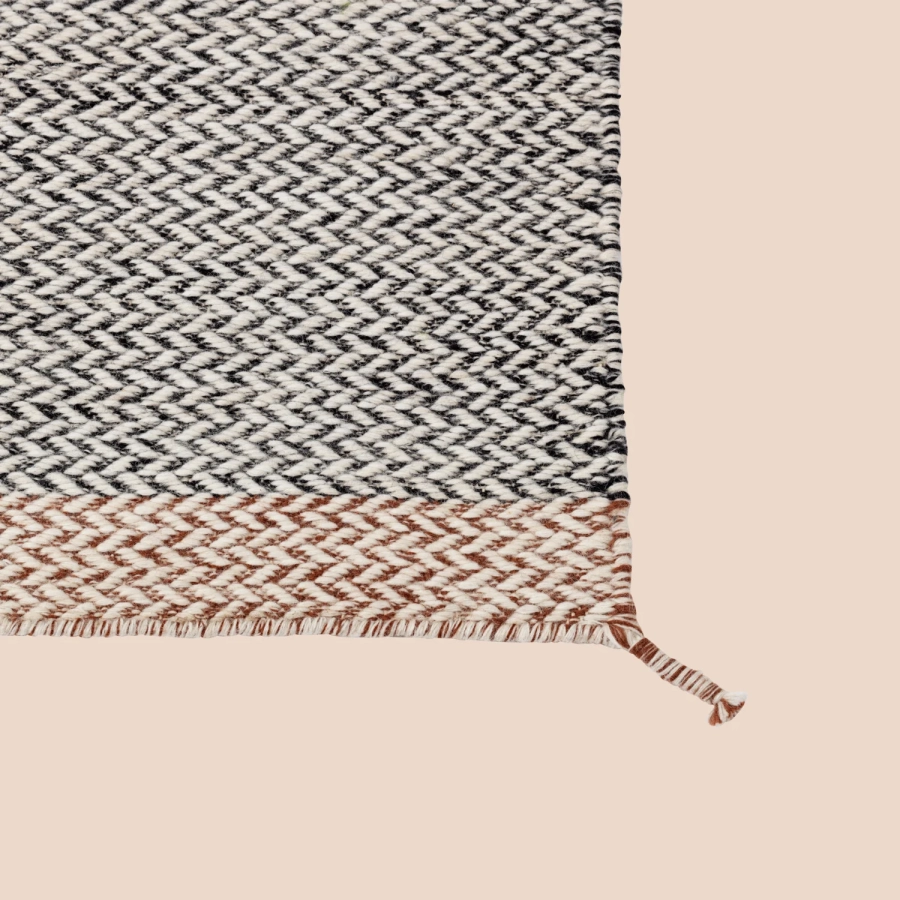 12721-en-ply_rug_black-white_close-high-re-high-res-cb.webp