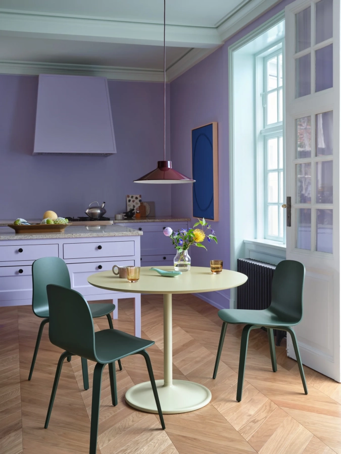 27852-en-soft-table-95-h73-beige-green-visu-chair-dark-green-top-pendant-36-deep-red-muuto-org.webp