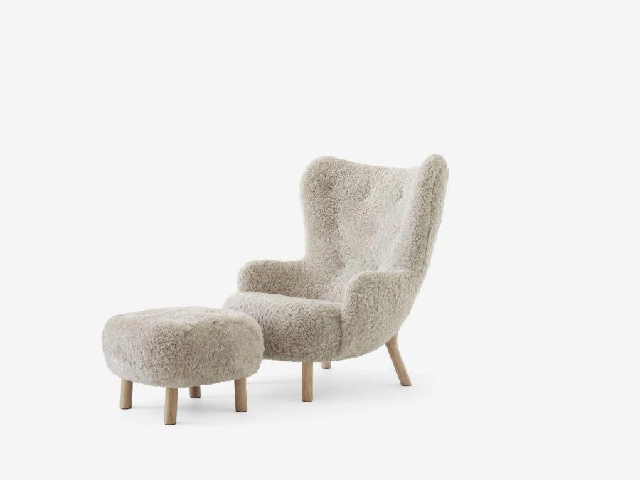 Petra VB3_Pouf ATD1_Sheepskin Moonlight 17mm w. Oak.jpg