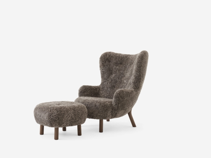 Petra VB3_Pouf ATD1_Sheepskin Sahara 17mm w. Walnut.jpg