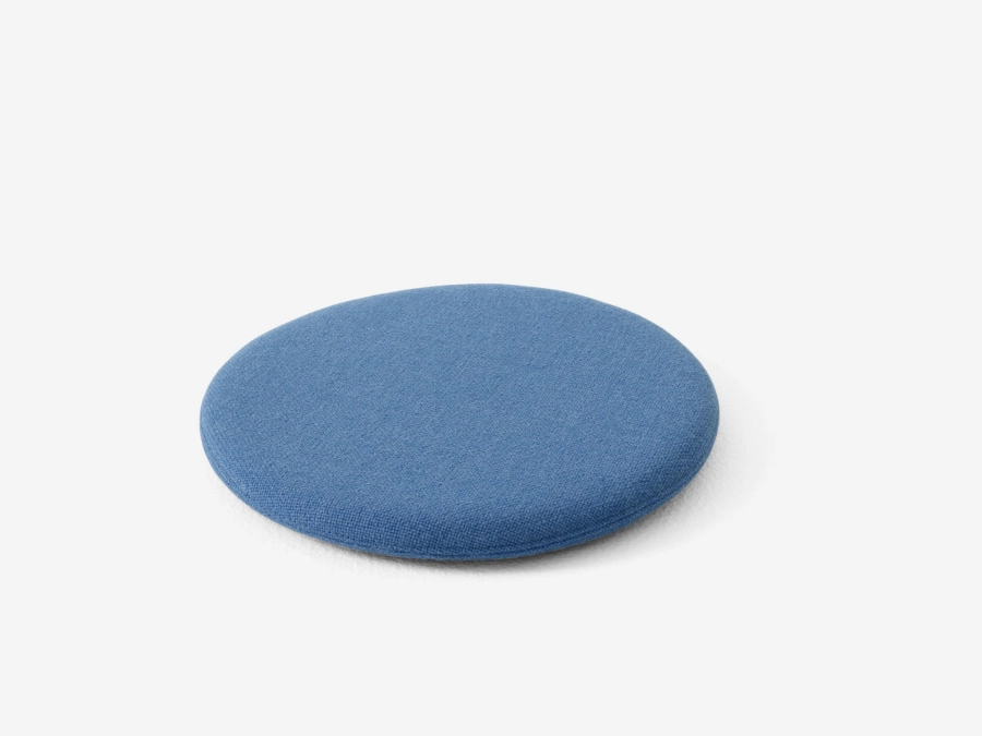 Wire Stool VP11_Hallingdal 723 Seat Pad.jpg