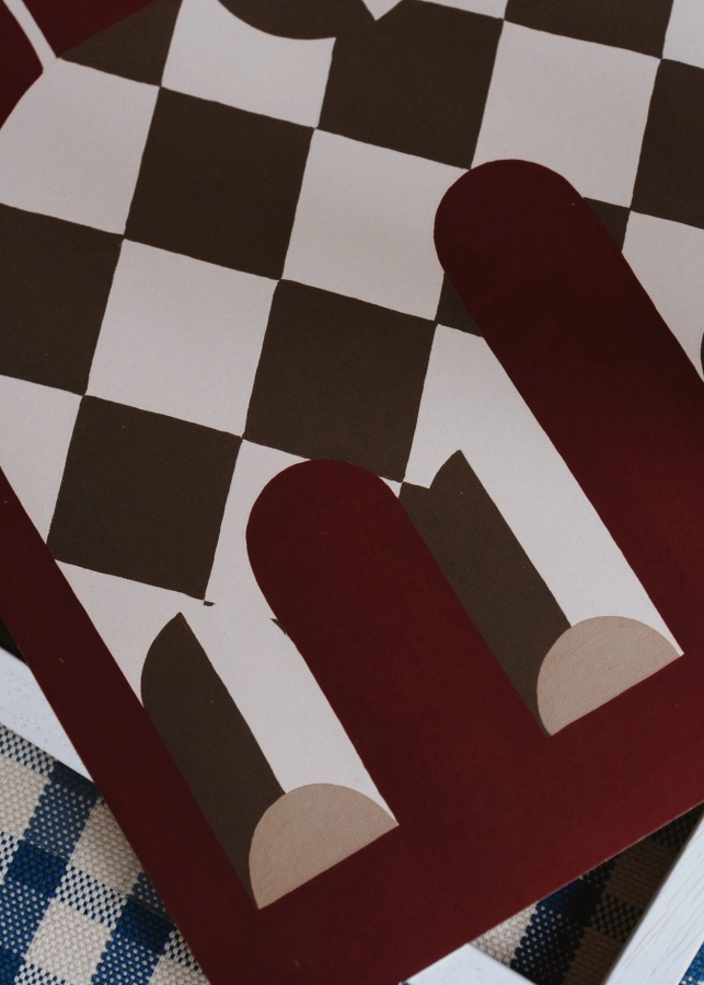 Studio_Paradissi_Looking_at_You_Close_Up_Low_Res.jpg