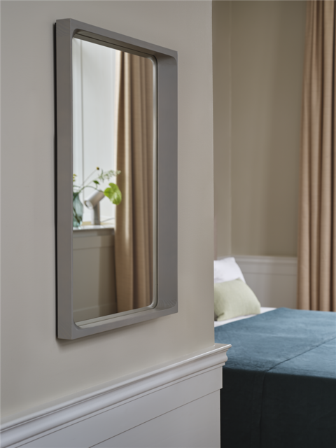 Arced-mirror-grey-beam-alu-silent-dark-green-mingle-light-green-muuto-org Średni.png