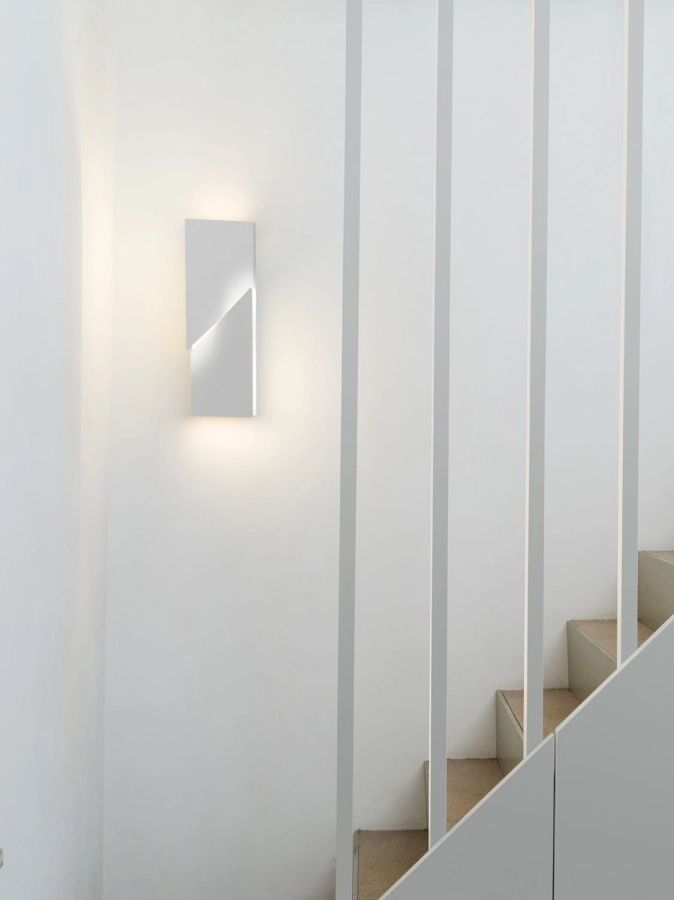 wall_shadows_petite_amb_MI.jpg