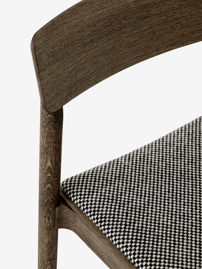 Betty TK3_Smoked Oak w. Sisu 165_detail.jpg