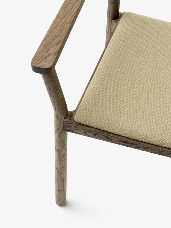 Betty TK11_Smoked oak w. Fiord 0422_angled_detail.jpg
