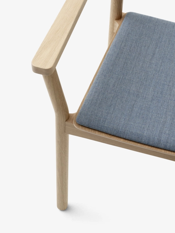 Betty TK11_Clear lacquered oak w. remix 0733_angled_detail.jpg
