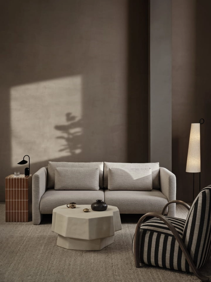 fermLIVING_SS24_DaseSofa_SoftBoucléNatural_1104269097_1104269529_1104269530_104269098_1104269532_1104269533_StaffaCoffeeTable_84_1104268107_01.jpg