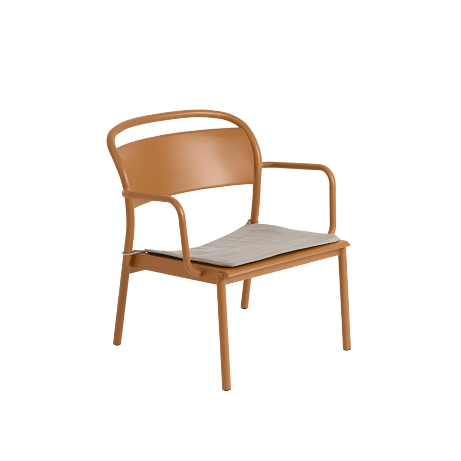27611-en-linear-steel-lounge-armchair-burnt-orange-w-seatpad-light-grey-muuto-5000x5000-hi-res.webp