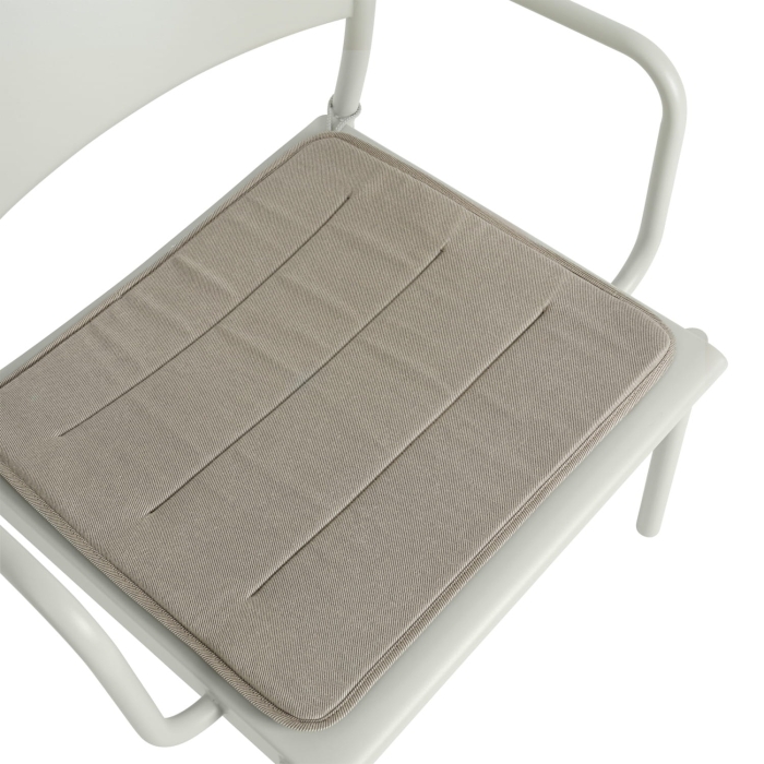 27618-en-linear-steel-lounge-armchair-grey-w-seatpad-light-grey-muuto-5000x5000-hi-res.tif.jpeg