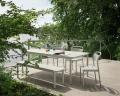 19394-en-linear-steel-table-220-cm-bench-170-cm-side-chair-grey-raise-carafe-glass-muuto-org-2.webp