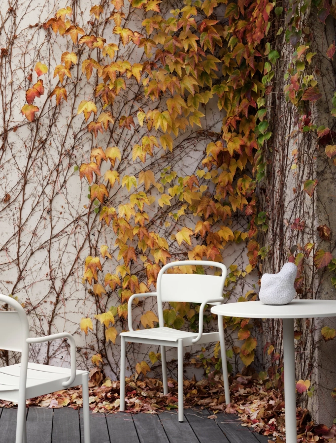 11695-en-linear-steel-armchair-linear-steel-cafe-table-70-off-white-muuto-org.webp