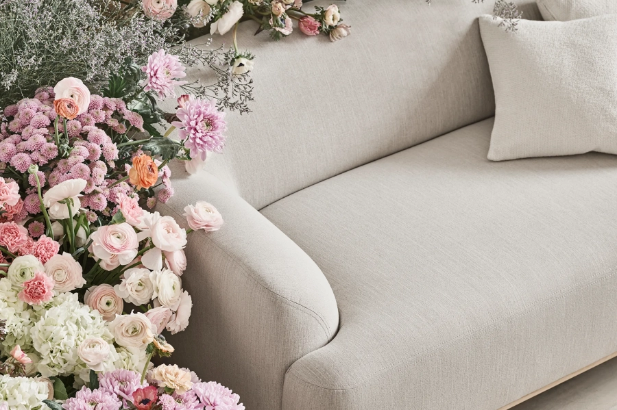 caro-classic-cushion_01.webp