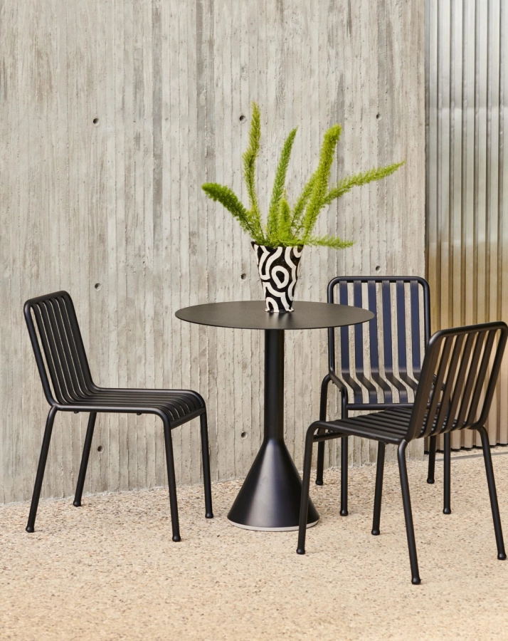 Palissade Cone Table anthracite_Palissade Chair anthracite_Jessica Hans Shadow Vase black and white.jpg