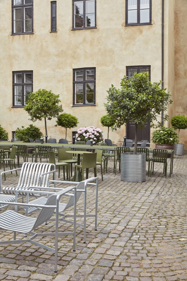 Palissade Table olive_Palissade Chair olive_Palissade Cone Table olive_Elementaire Chair olive_Palissade Hot Galv..jpg