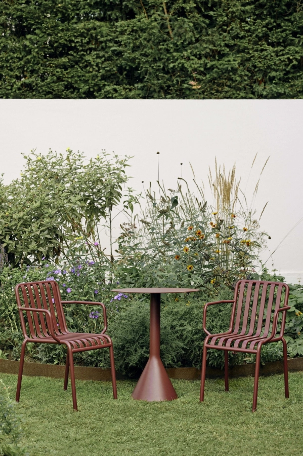 Palissade Cone Table_Palissade Armchair iron red.jpg