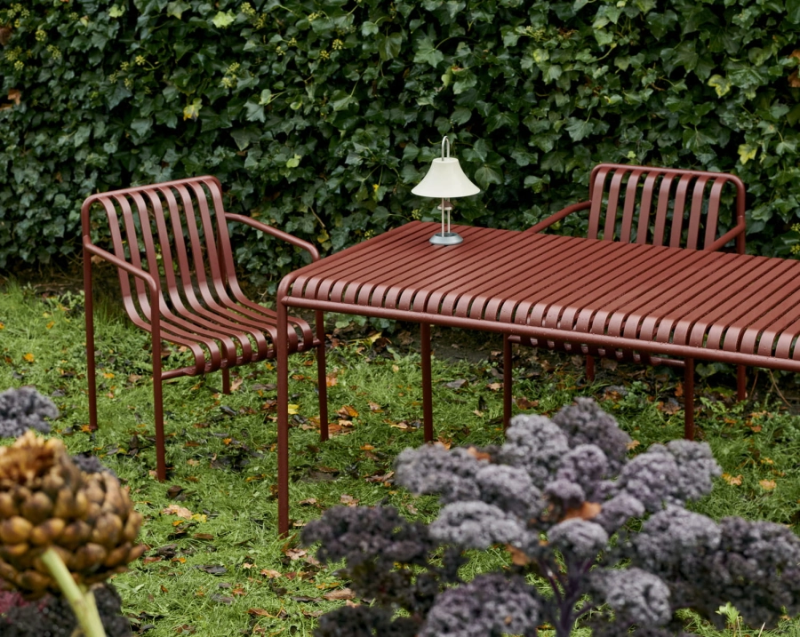 Palissade Dining Armchair iron red_Palissade Table L170xW90xH75 iron red_Mousqueton Portable oyster white.jpg