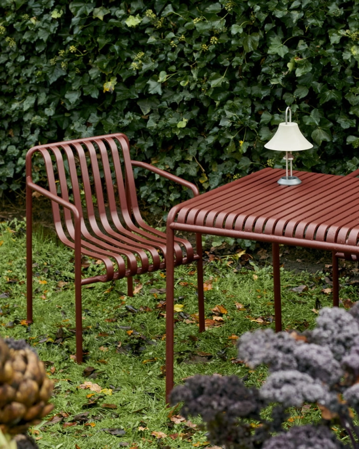 Palissade Dining Armchair iron red_Palissade Table L170xW90xH75 iron red_Mousqueton Portable oyster white 01.jpg