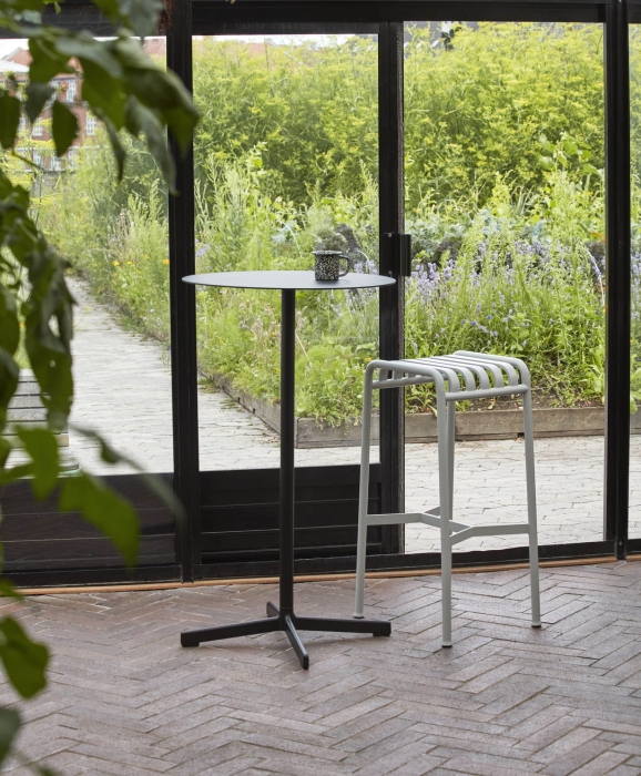Palissade Bar Stool sky grey_Neu Table anthracite 60x105.jpg
