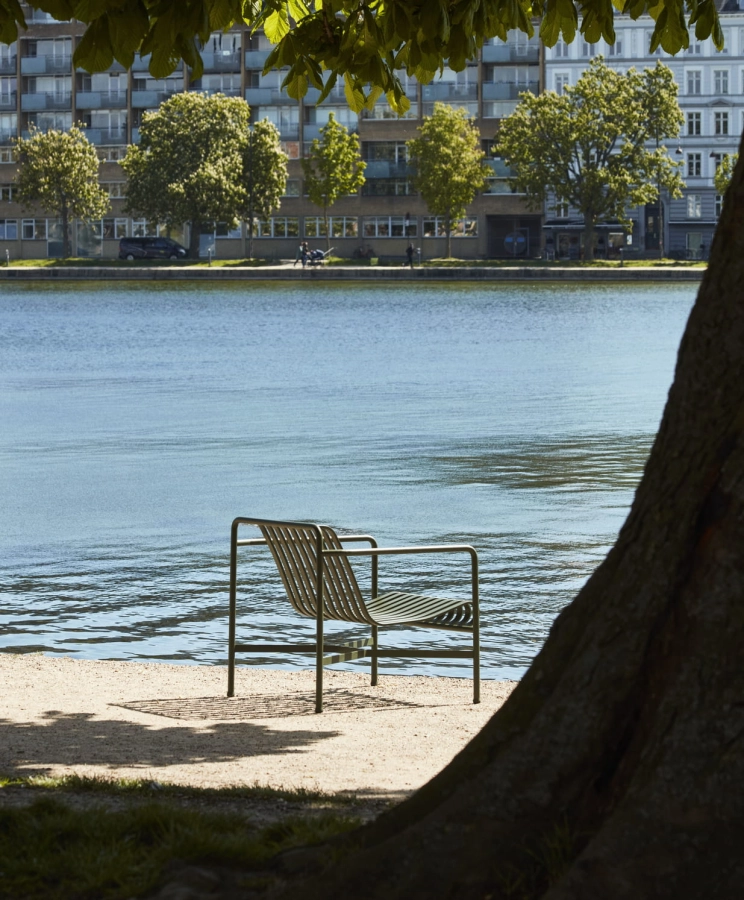 Palissade Lounge Chair Low olive 03.jpg