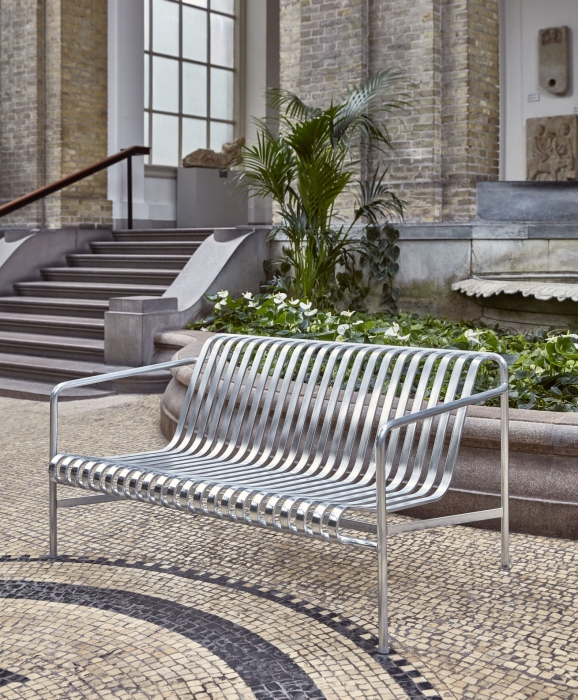Palissade Lounge Sofa Hot Galvanised 02.jpg